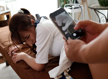 Đi triệt lông liền đè ra hiếp