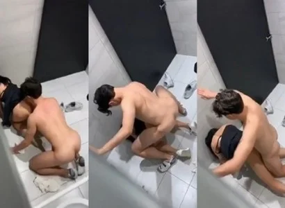 Cặp đang quan hệ bị quay lén khi đang quan hệ trong nhà vệ sinh