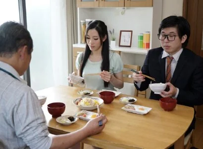 Quá nứng, cô con dâu banh vùng kín cho bố chồng vui vẻ