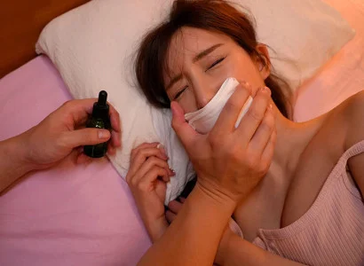 Tôi cho cô em họ xinh đẹp uống thuốc mê rồi quan hệ